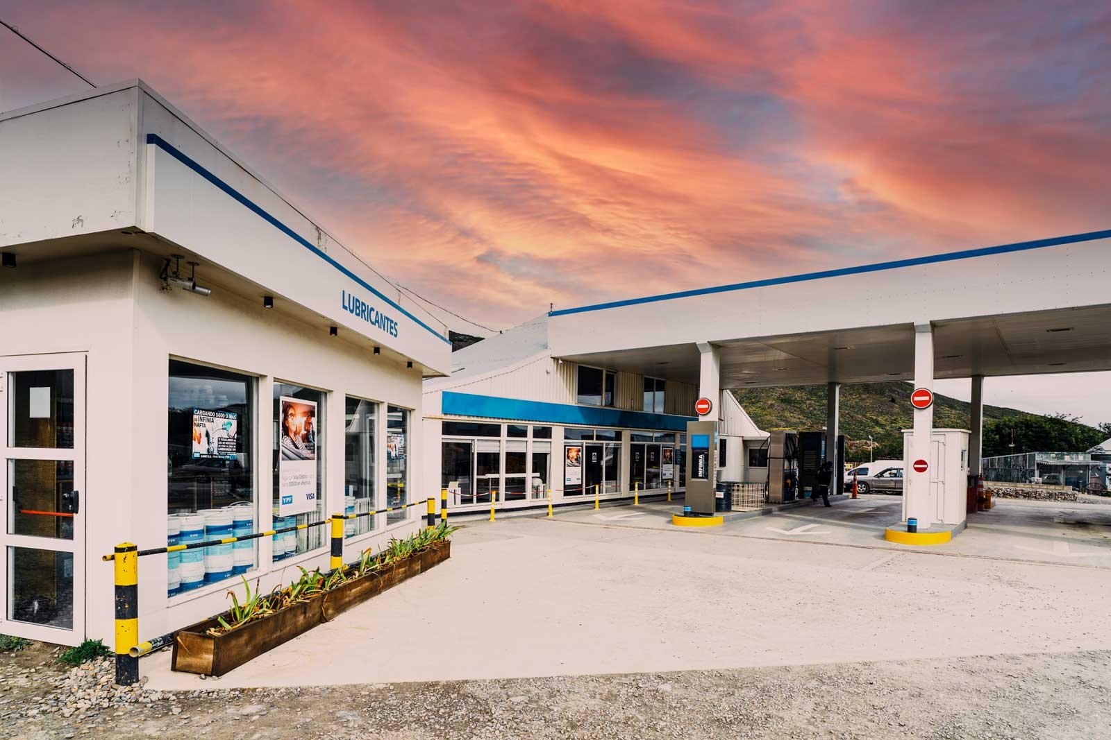 Estación, vista de servicios de Aceite y surtidores